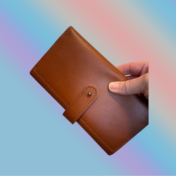 Portland Leather Handbags - 🦄 Portland Leather Trifold Wallet in Honey!
